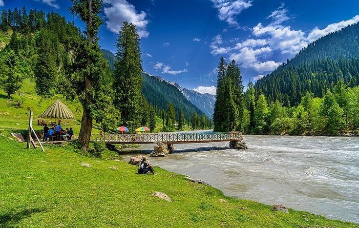 Kashmir vs Kerala — Which One Should You Pick?