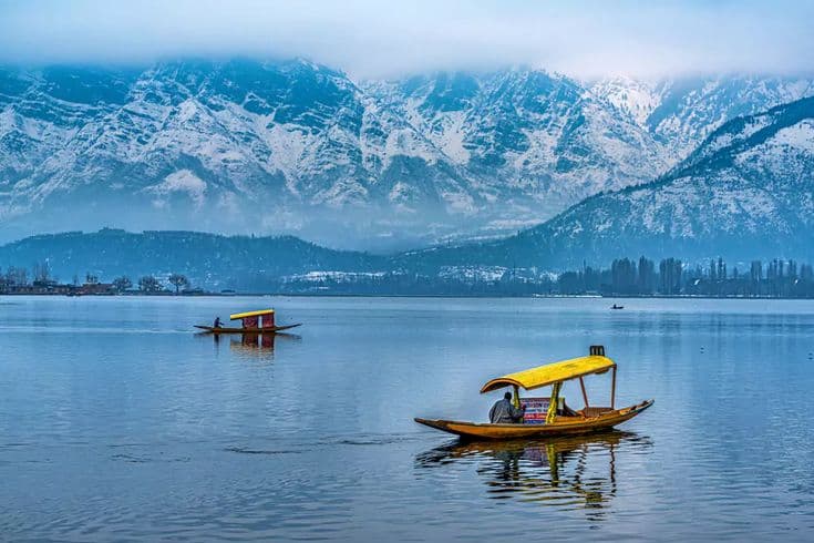 Kashmir Tour Package 4N/5D | Srinagar, Gulmarg & Houseboat Stay